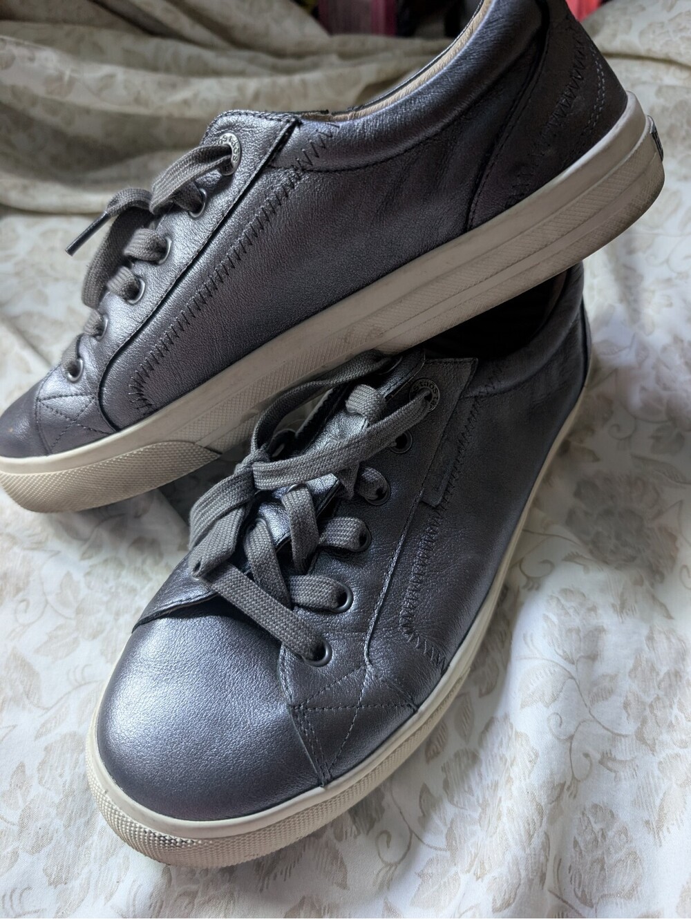 Taos Women's Gray Leather Sneakers Size 10